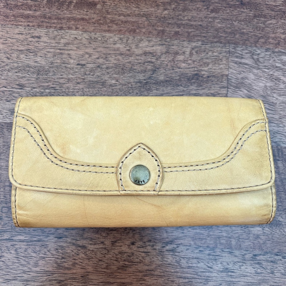 Frye women’s wallet